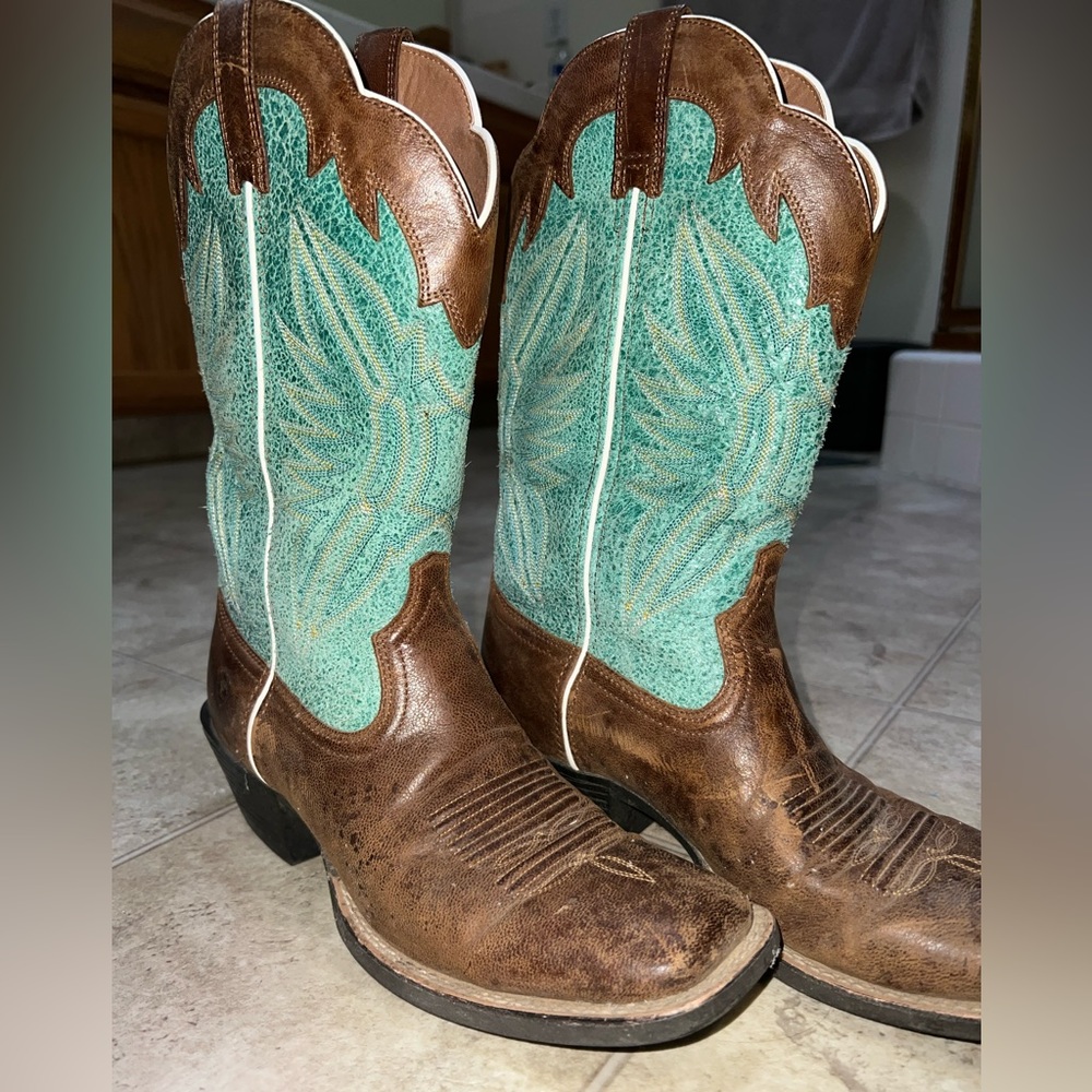 Women’s Ariat Cowgirl Boots Size 7.5